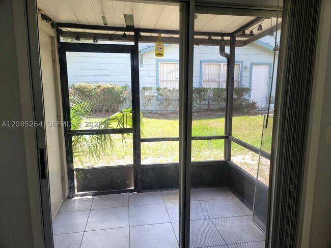 Foto del edificio - 3254 Chesswood Ave