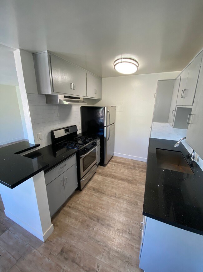 Building Photo - 2854 Rowena Ave