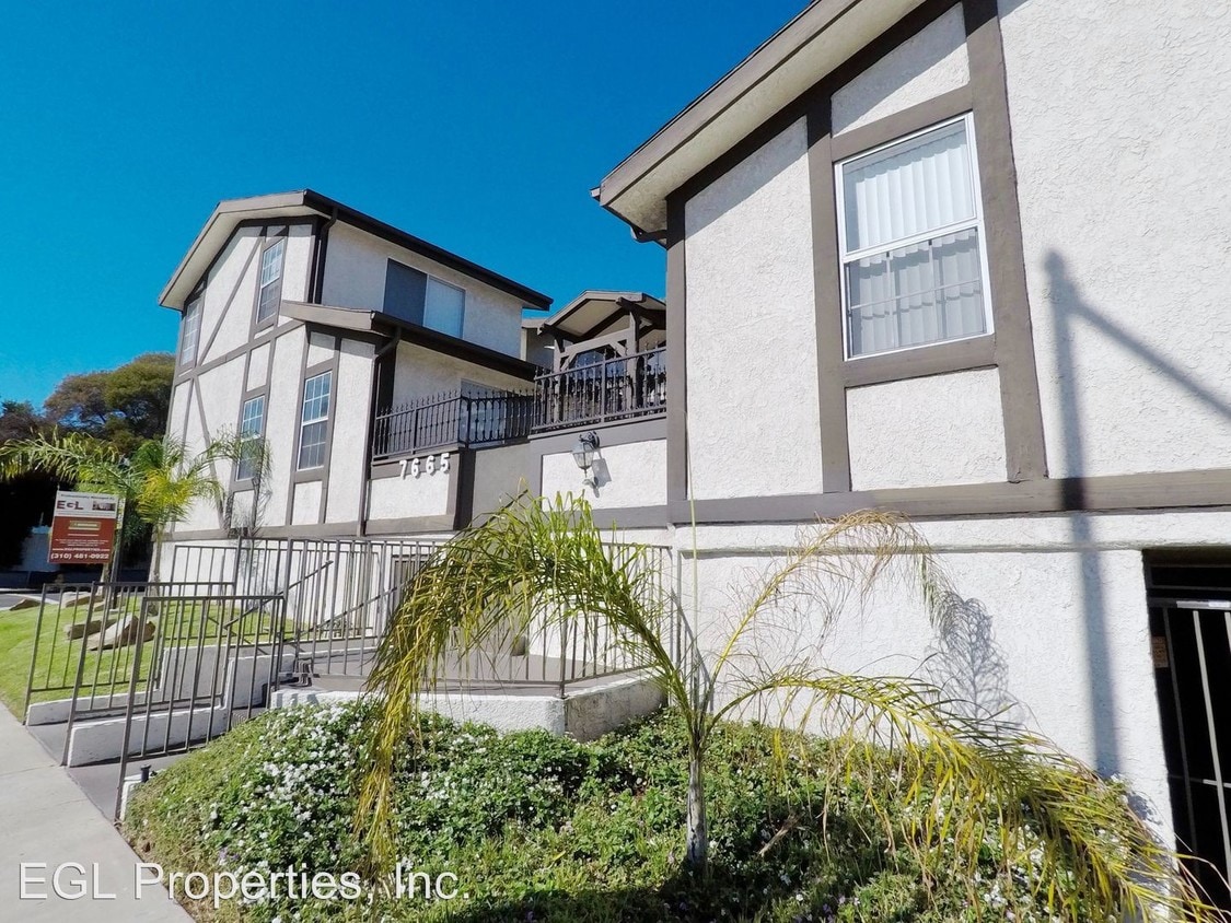 Primary Photo - 1300 N Curson Ave