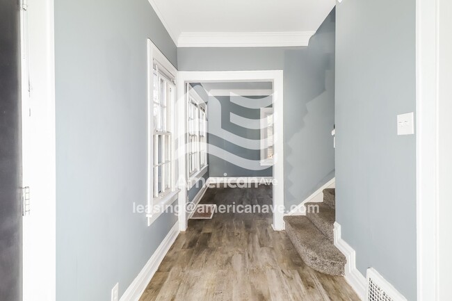 Building Photo - 711 Haney Ave