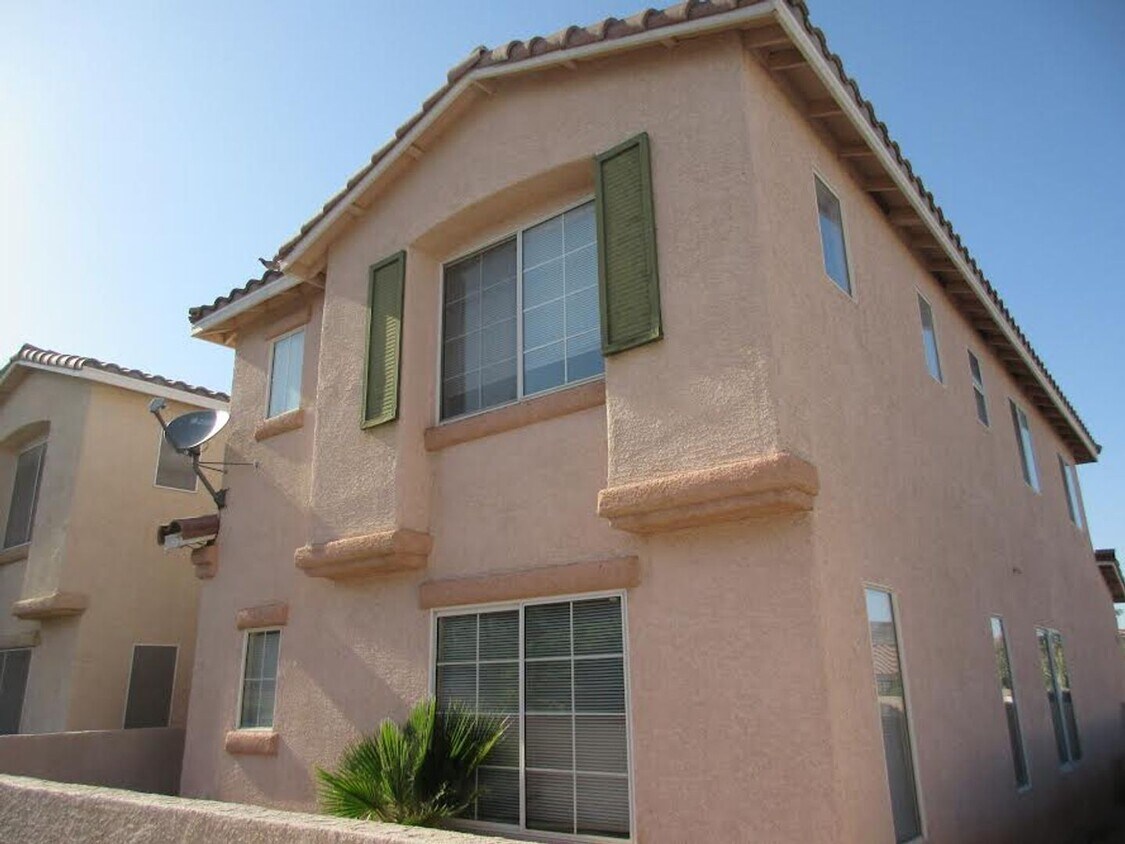 Primary Photo - 3 br, 2.5 bath House - 77 Belle Maison Ave