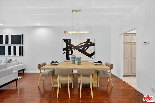 Foto del edificio - 1920 Pandora Ave