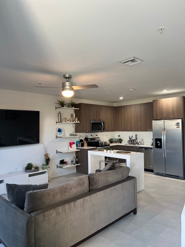 410 NE 36th St, Oakland Park, FL 33334 Townhouse for Rent in Oakland