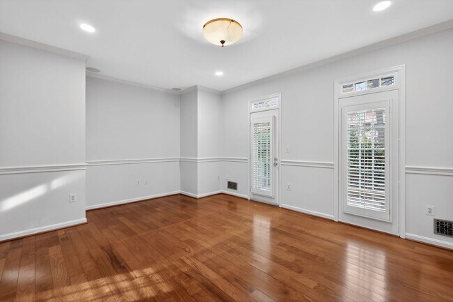 Foto del edificio - Old Town Alexandria Home | April Incentives Available