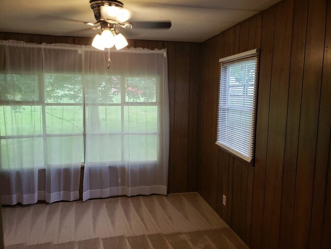 Building Photo - 166 Alwran Rd