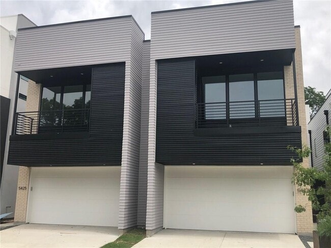 Building Photo - 5427 Melrose Ave