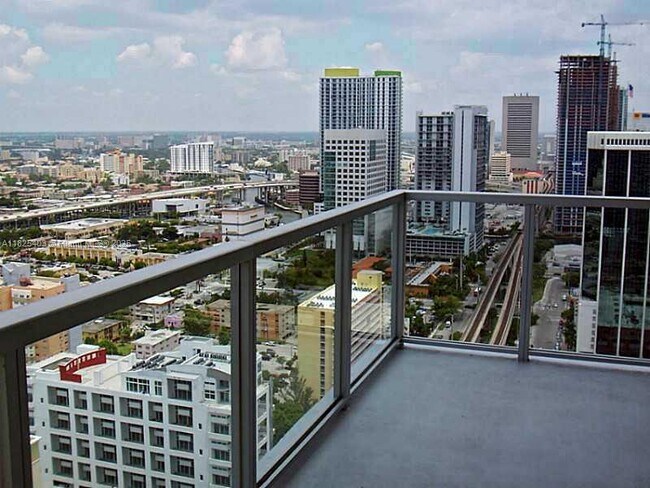 Foto del edificio - 79 SW 12th St