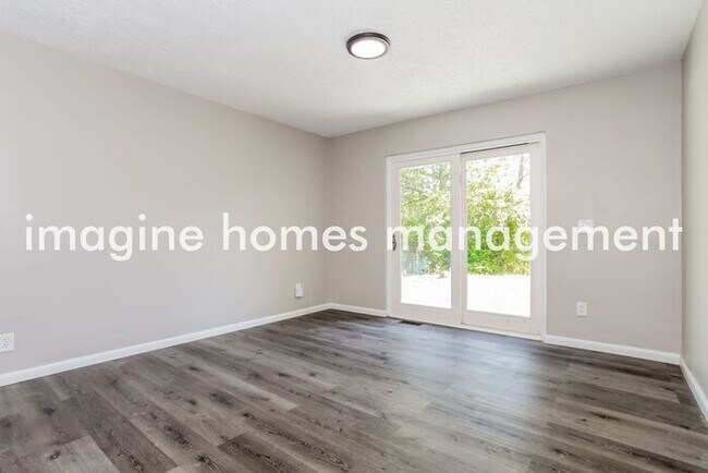 Foto del edificio - Fully Renovated 5 Bedroom Single Family Ho...