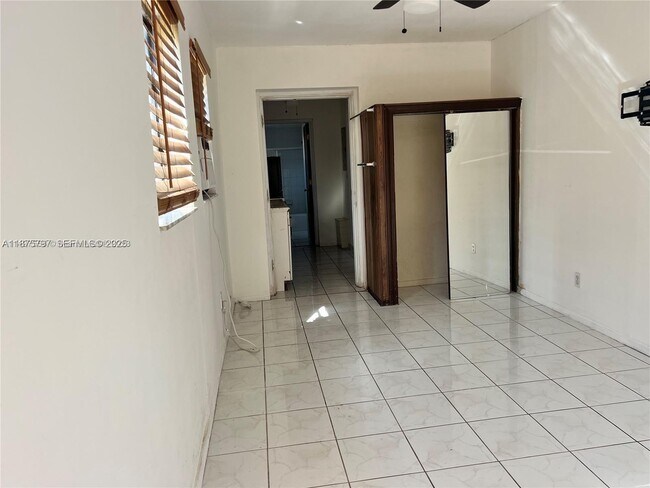 Foto del edificio - 7021 SW 30th St