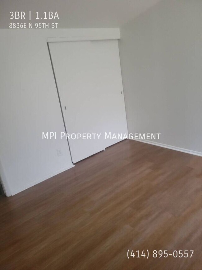 Foto del edificio - 8836 N 95th St