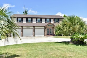 Building Photo - 1000 Plantation Dr