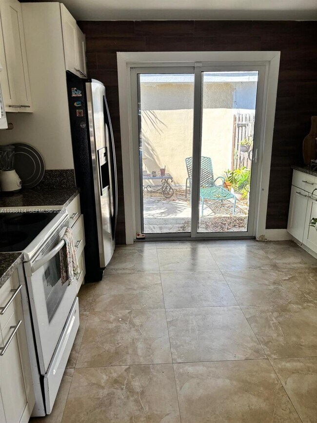 Foto del edificio - 175 NW 121st St