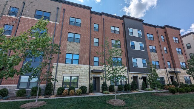 Building Photo - 44846 Tiverton Sq