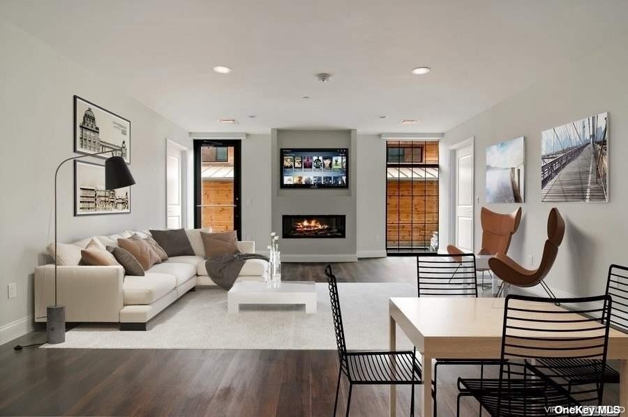 21 Lumber Rd Unit 2F, Roslyn, NY 11576 Apartment for Rent in Roslyn