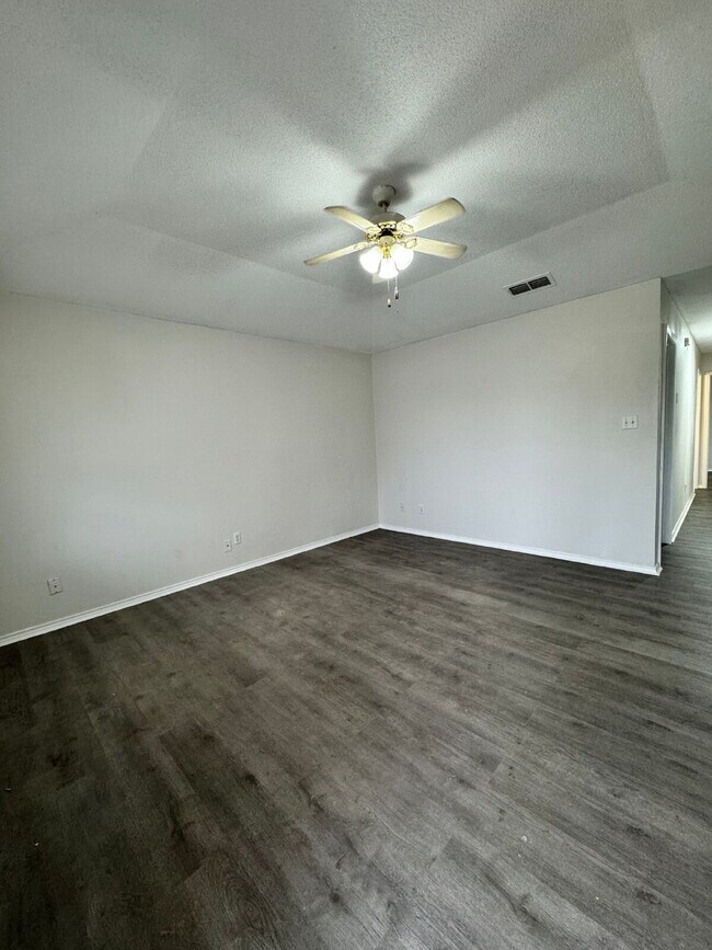 Foto del edificio - "Charming Lubbock Home: 3-Bedroom, 2-Bath Sanctuary with 1157 Sq Ft of Comfort!"