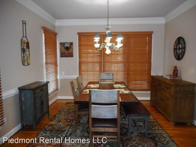 Building Photo - 4 br, 2.5 bath House - 2110 Beech Grove Dr.