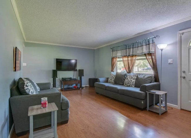 Building Photo - Don't miss out on this beautiful home!