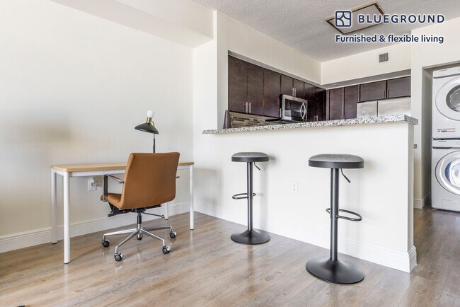 Foto del edificio - 987 SW 37th Ave