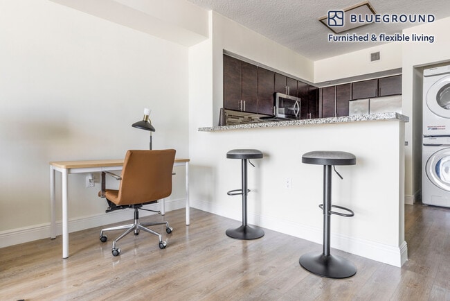 Building Photo - 987 SW 37th Ave