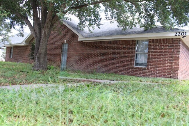 Building Photo - 2201 Kimberly Ln
