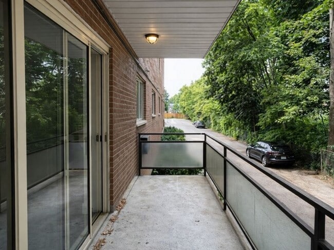 Building Photo - 227 Cathcart St