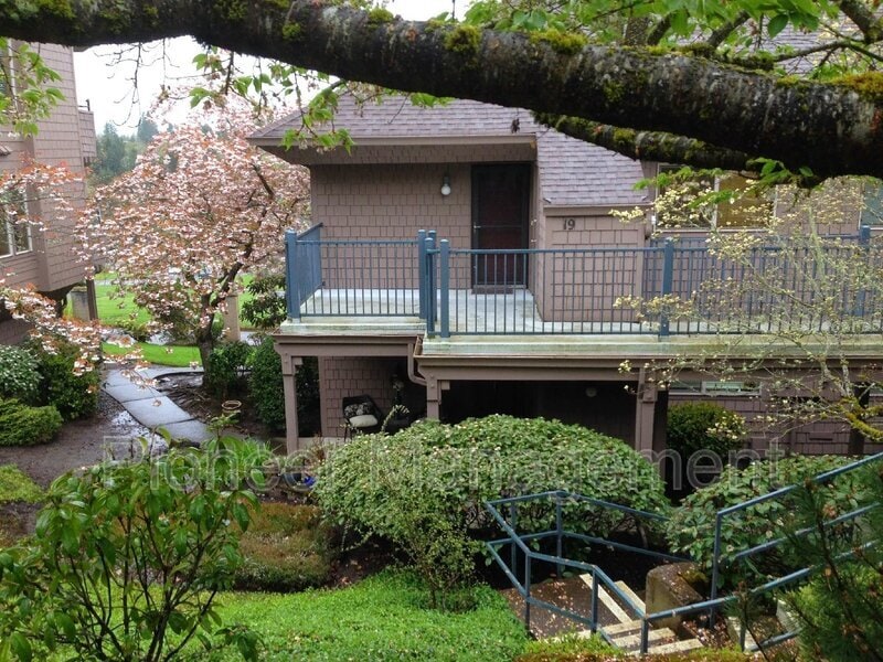 Primary Photo - 19 Rockridge Dr