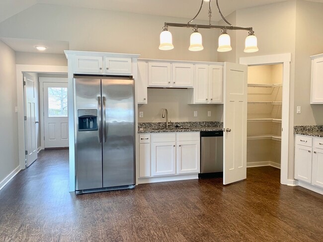 Building Photo - 312 Wolf Den Dr