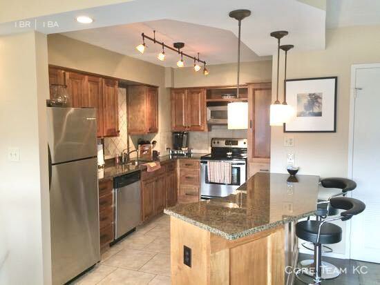 Foto del edificio - Condo For Rent at Winston Churchill