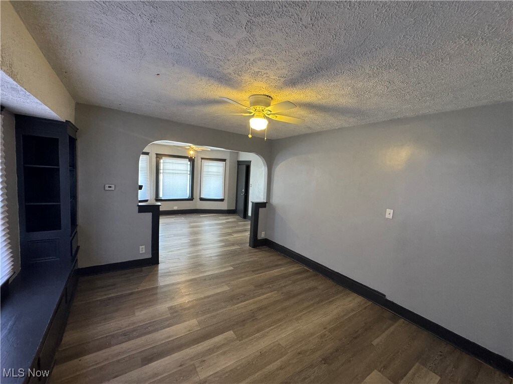 1092 E 143rd St Cleveland, OH 44110 – photo 3