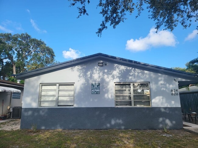 LC 18:624-626 SW 7th Ave - LC 18:624-626 SW 7th Ave Apartment