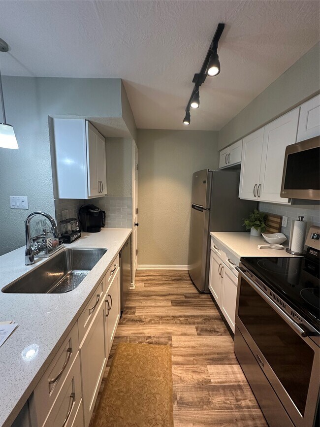 Foto del edificio - 250 El Dorado Blvd