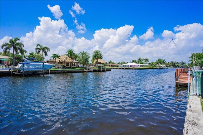 Foto del edificio - 840 Pine Dr