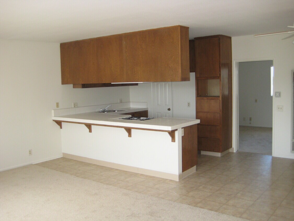 Kitchen - 25521 Western Ave