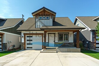 Building Photo - 1349 Sadee Ln