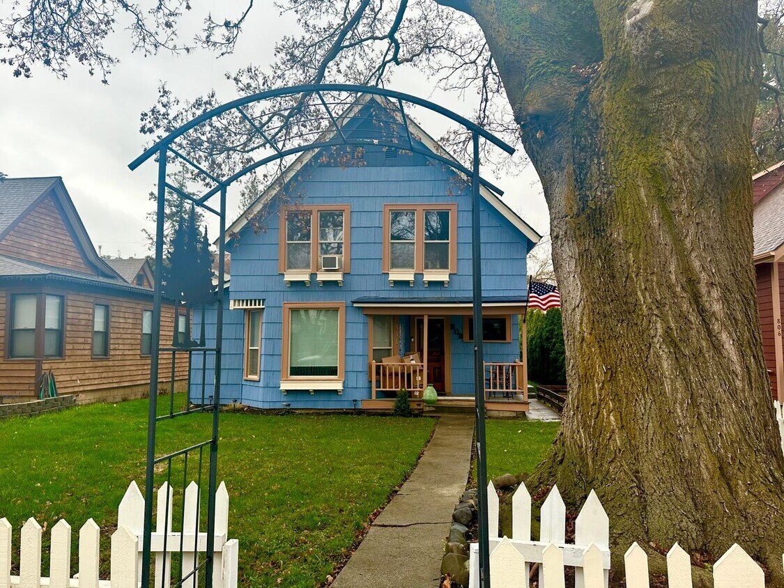 808 E 5th Ave Unit 2, Ellensburg, WA 98926 Room for Rent in