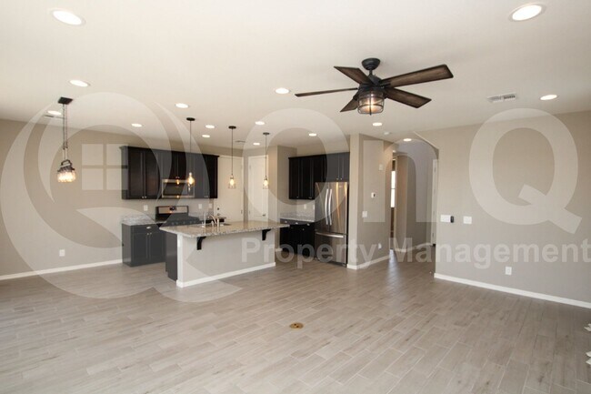 Foto del edificio - 17120 N 9th Pl