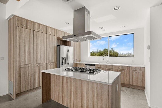 Building Photo - 2301 S 5th St