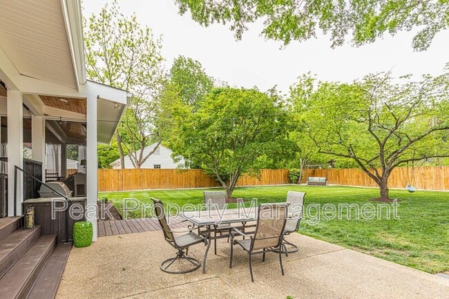 Building Photo - 9133 Robin Ridge Dr