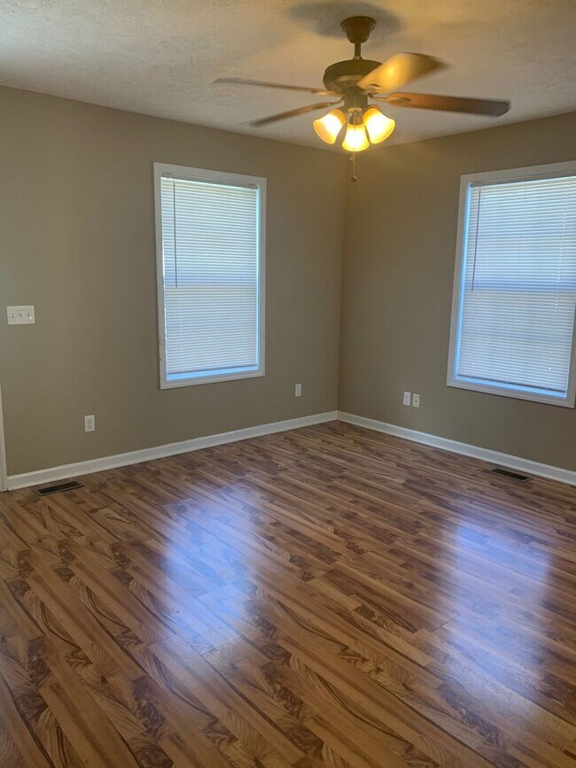 Foto del edificio - 3 Bedroom in GREAT LOCATION in the Center ...