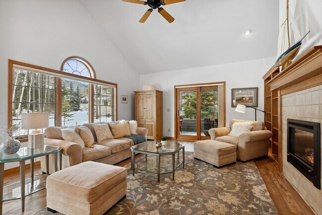 Foto del edificio - 3 bedroom, 2.5 bath townhome, close to Whitefish Lake State Park and the Golf Course