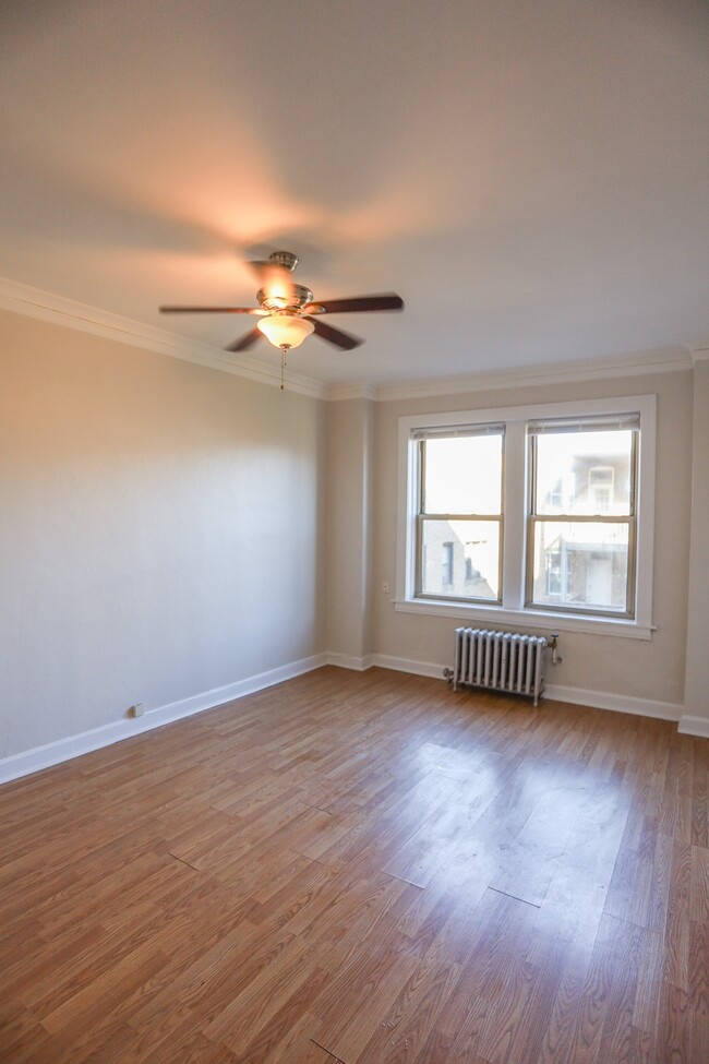 Photo - 922 W Eastwood Ave Apartment