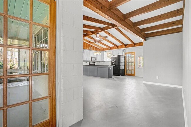 Foto del edificio - 116 Forney Johnston Dr