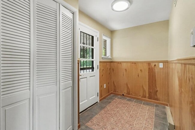 Building Photo - 831 Limekiln Rd