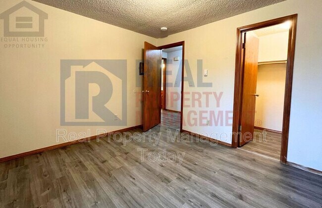 Foto del edificio - 630-632-632 S State St
