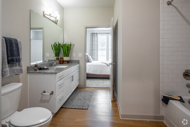 2BR, 2BA - Shenandoah - 1,209SF - Bathroom - Parc At Murfreesboro