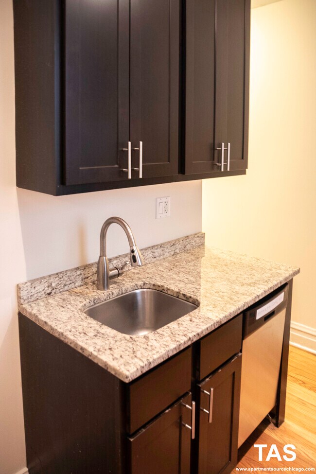 Foto del edificio - 2175 W Giddings St