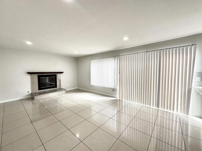 Building Photo - 1696 Pepper Dr