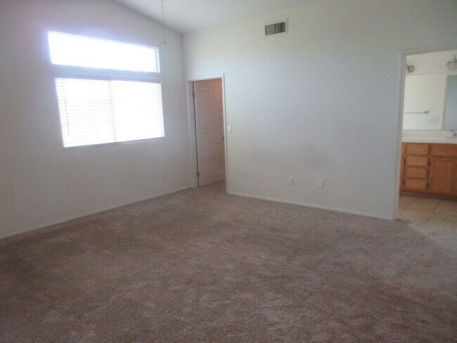 Foto del edificio - Wonderful 3 bedroom, 2.5 bath townhome on ...