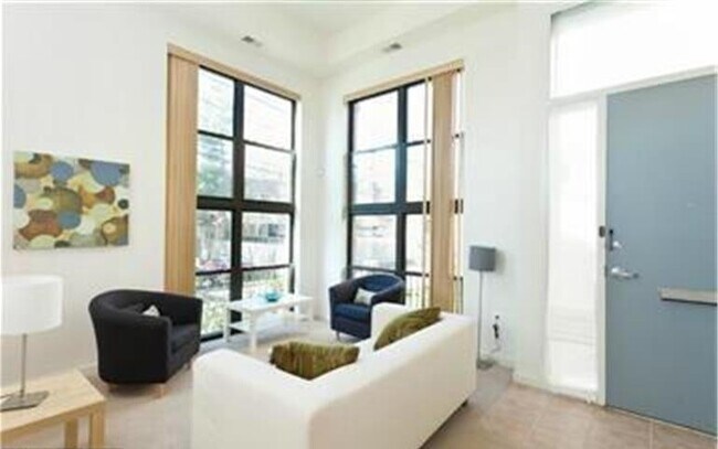 Building Photo - 117 Station North Mews