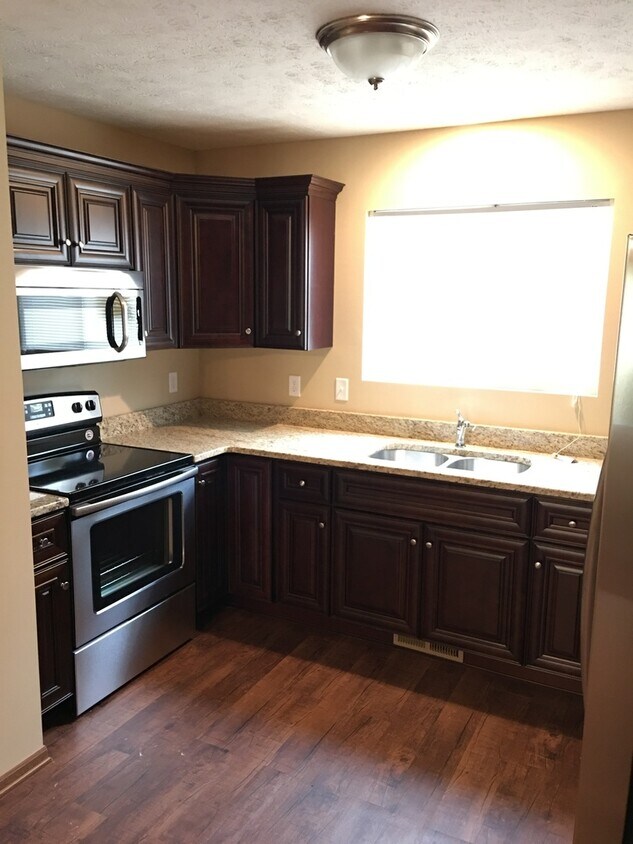 Foto principal - Newer Construction Home in Excellent Famil...